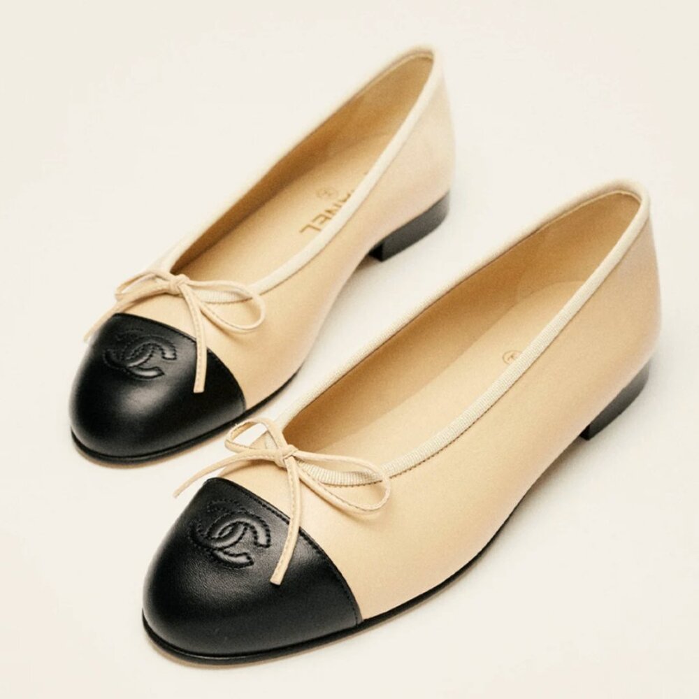 Chanel Flats - Beige/Black 38.5
